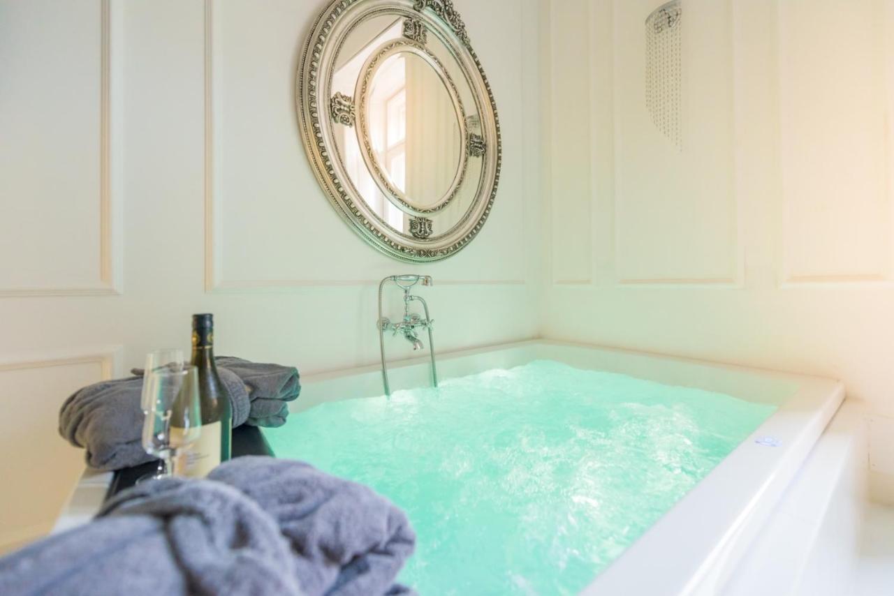 Jacuzzi Sinagoga View Appartement Boedapest Buitenkant foto