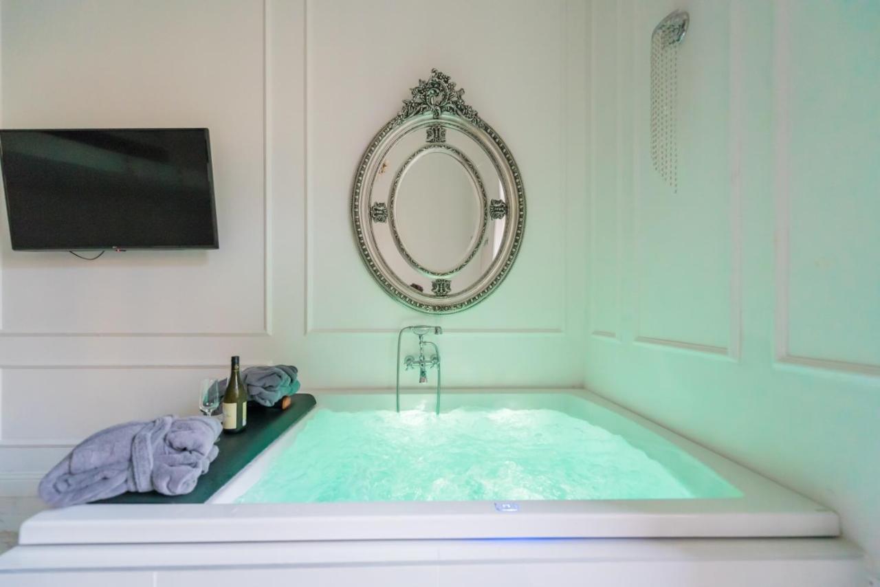 Jacuzzi Sinagoga View Appartement Boedapest Buitenkant foto
